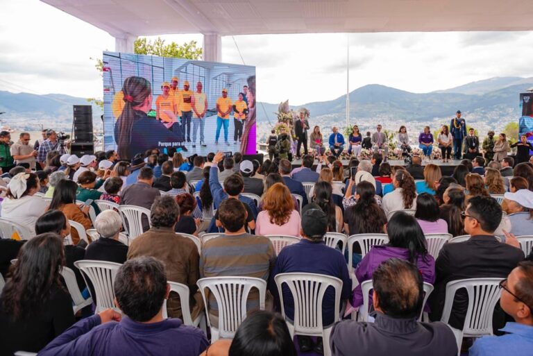 inauguracion-sala-El-Camino-a-la-Felicidad-Quito-2024_05